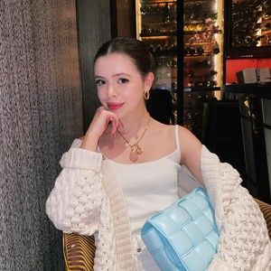 Meet your Posher, Brooke